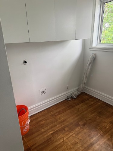 Laundry - 325 Rue De Newport, Montréal (Lasalle), QC - Indoor Photo Showing Other Room