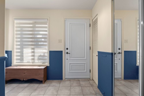 Hall d'entrée/Vestibule - 28 Rue Pasteur, Notre-Dame-De-L'Île-Perrot, QC 