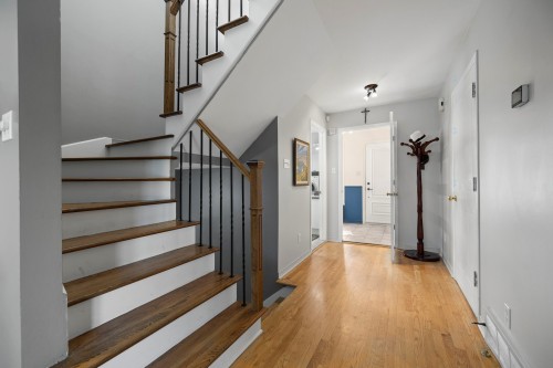 Hall d'entrée/Vestibule - 28 Rue Pasteur, Notre-Dame-De-L'Île-Perrot, QC 