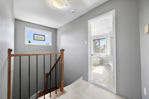 Hall d'entrée/Vestibule - 28 Rue Pasteur, Notre-Dame-De-L'Île-Perrot, QC 