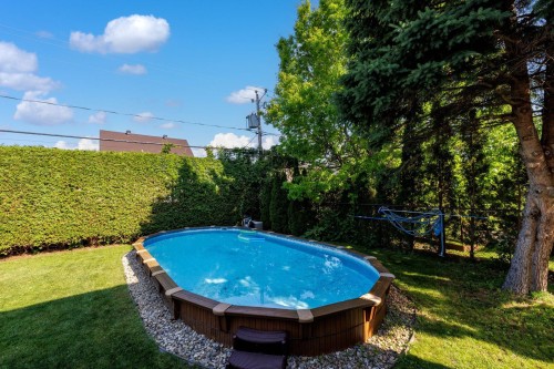 Piscine - 28 Rue Pasteur, Notre-Dame-De-L'Île-Perrot, QC 