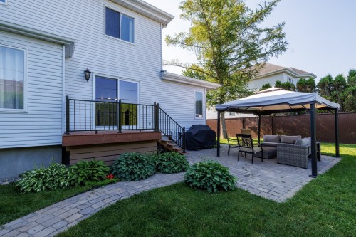 Terrasse - 28 Rue Pasteur, Notre-Dame-De-L'Île-Perrot, QC 