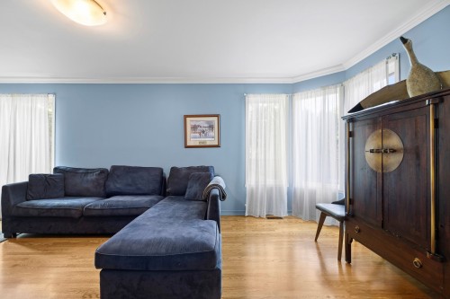 Salle familiale - 28 Rue Pasteur, Notre-Dame-De-L'Île-Perrot, QC 