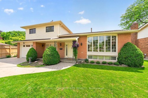 7 Elizabeth Court, Hamilton, ON - Outdoor With Facade