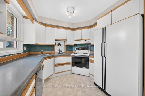 7 Elizabeth Court, Hamilton, ON - Indoor Photo Showing Kitchen