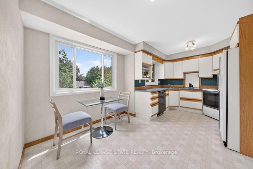 7 Elizabeth Court, Hamilton, ON - Indoor Photo Showing Kitchen