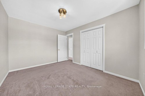 7 Elizabeth Court, Hamilton, ON - Indoor Photo Showing Other Room