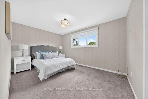7 Elizabeth Court, Hamilton, ON - Indoor Photo Showing Bedroom