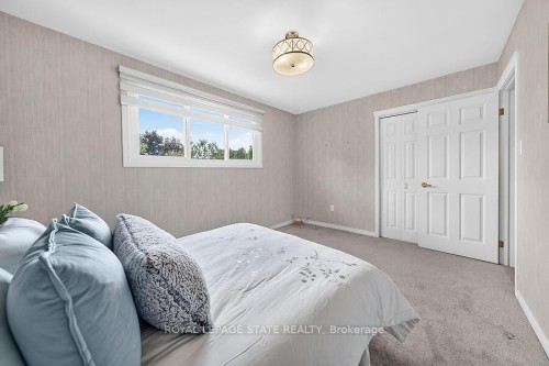 7 Elizabeth Court, Hamilton, ON - Indoor Photo Showing Bedroom