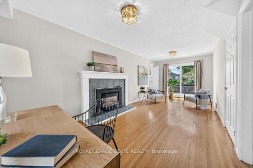 7 Elizabeth Court, Hamilton, ON - Indoor Photo Showing Living Room With Fireplace