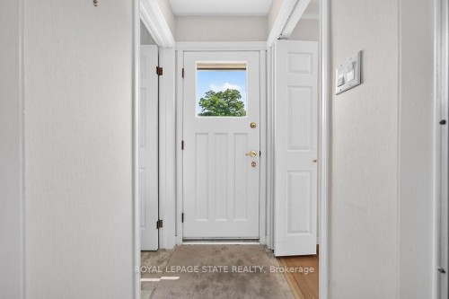 7 Elizabeth Court, Hamilton, ON - Indoor Photo Showing Other Room