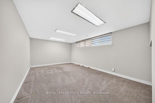 7 Elizabeth Court, Hamilton, ON - Indoor Photo Showing Other Room