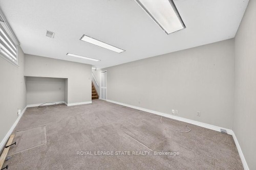 7 Elizabeth Court, Hamilton, ON - Indoor Photo Showing Other Room