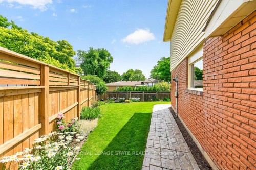 7 Elizabeth Court, Hamilton, ON - Outdoor
