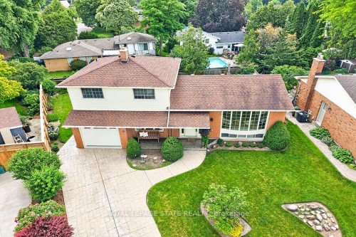 7 Elizabeth Court, Hamilton, ON - Outdoor