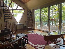 Sitting area overlooking deck - 