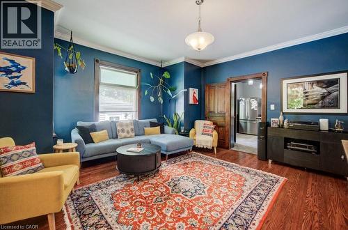6 Tweed Street, Waterloo, ON - Indoor Photo Showing Living Room