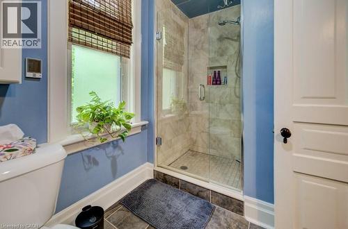 6 Tweed Street, Waterloo, ON - Indoor Photo Showing Bathroom