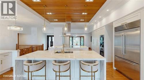 90 Oaklands Park Court, Burlington, ON - Indoor Photo Showing Kitchen With Upgraded Kitchen
