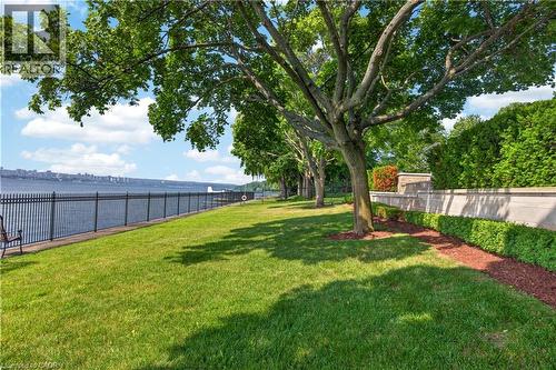 90 Oaklands Park Court, Burlington, ON - Outdoor