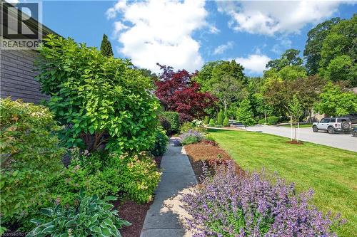 90 Oaklands Park Court, Burlington, ON - Outdoor