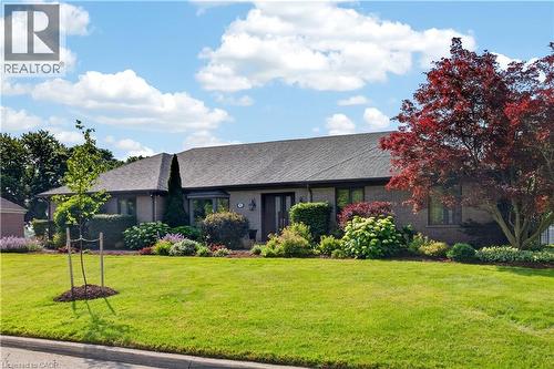 90 Oaklands Park Court, Burlington, ON - Outdoor