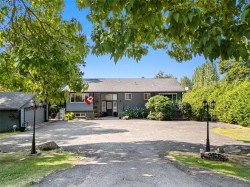 9168 West Saanich Rd  North Saanich, BC V8L 5T4