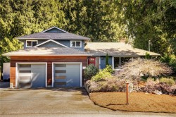 6429 Rodolph Rd  Central Saanich, BC V8Z 5W3