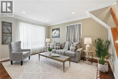 35 Chatham Street, Hamilton, ON - Indoor Photo Showing Living Room