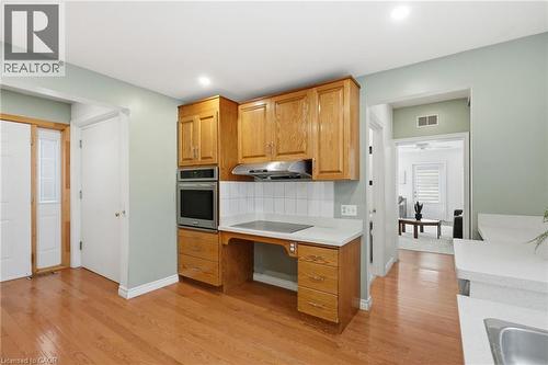 35 Chatham Street, Hamilton, ON - Indoor Photo Showing Kitchen
