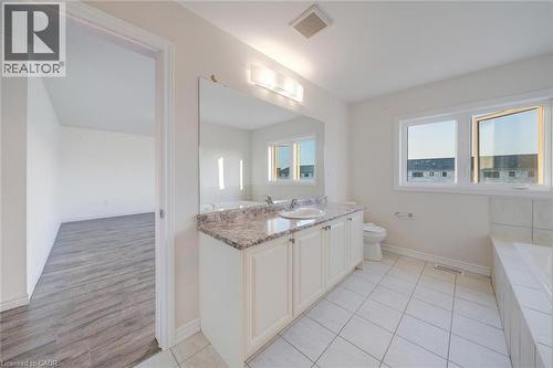 52 Explorer Way, Thorold, ON 
