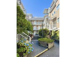 202 3683 WELLINGTON AVENUE  Vancouver, BC V5R 4Z5