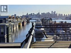 JNW33 415 W ESPLANADE  North Vancouver, BC V7M 1A6