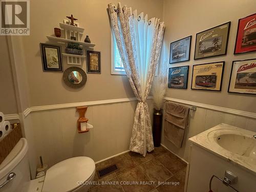 Main floor powder room. - 36 Brouse Drive E, South Dundas, ON 