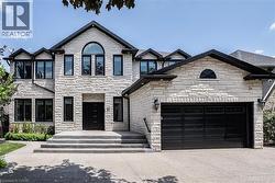 27 ELODIA Court  Hamilton, ON L9C 7R2