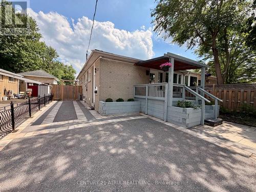 301 AXMINSTER DRIVE  Richmond Hill, ON L4C 2W3