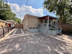 301 AXMINSTER DRIVE  Richmond Hill, ON L4C 2W3