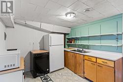 Additional kitchen in lower level - 