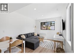 Suite living area - 
