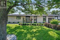 2 PARKGLEN DRIVE  Ottawa, ON K2G 3R5