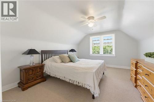 Bedroom featuring a neutral wall color, sloped ceilings, and carpeting - 282 East 13Th Street, Hamilton, ON - Indoor Photo Showing Bedroom