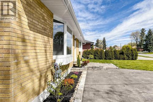 72 THORNTON AVENUE  Bradford West Gwillimbury, ON L3Z 1N4