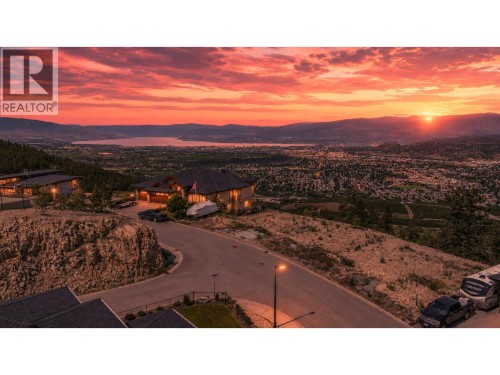 1726 Carnegie Street, Kelowna, BC 