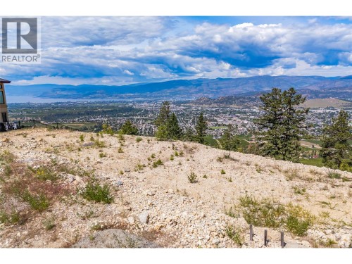 1726 Carnegie Street, Kelowna, BC 