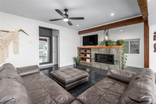 111 Horbury Rd, Cumberland, BC 