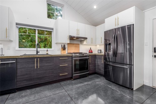 111 Horbury Rd, Cumberland, BC 