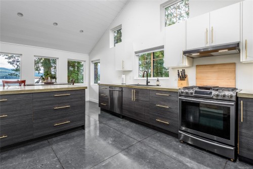 111 Horbury Rd, Cumberland, BC 