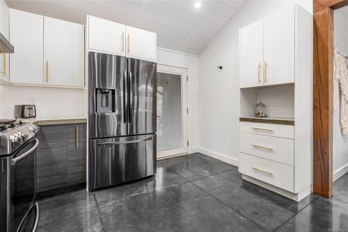 111 Horbury Rd, Cumberland, BC 