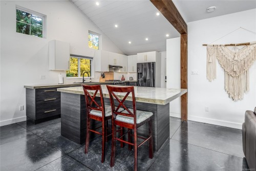 111 Horbury Rd, Cumberland, BC 