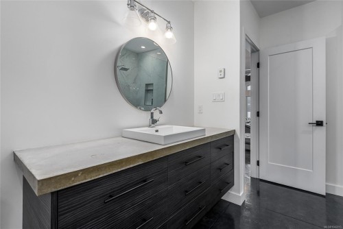 111 Horbury Rd, Cumberland, BC 